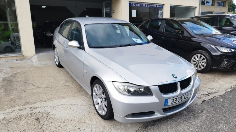 BMW S&eacute;rie 3 - 320 2.0 D AUTO