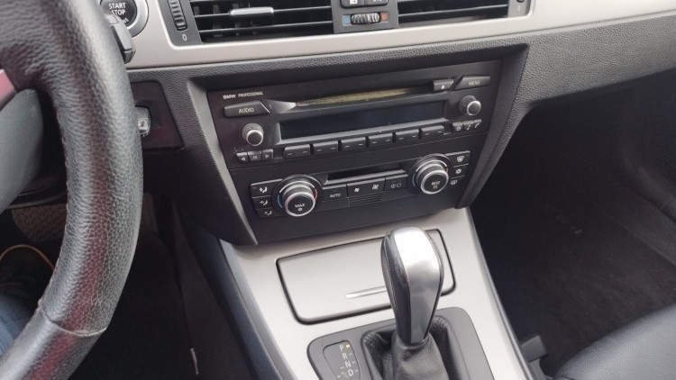 BMW S&eacute;rie 3 - 320 2.0 D AUTO