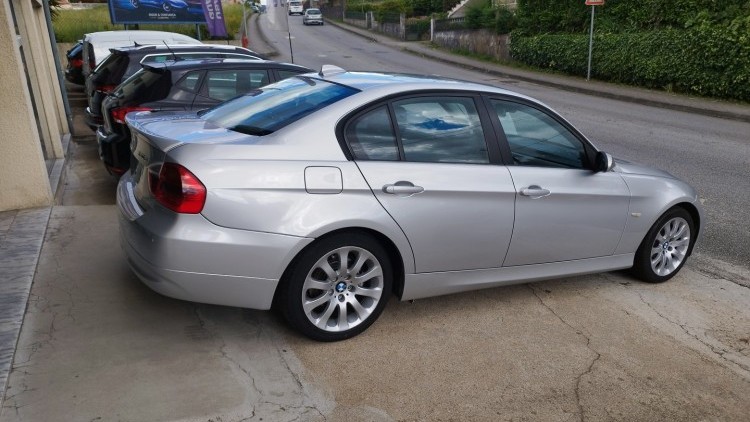 BMW S&eacute;rie 3 - 320 2.0 D AUTO