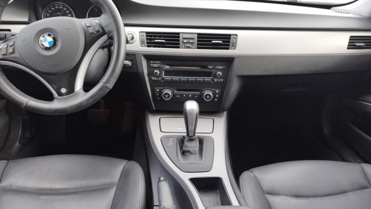 BMW S&eacute;rie 3 - 320 2.0 D AUTO